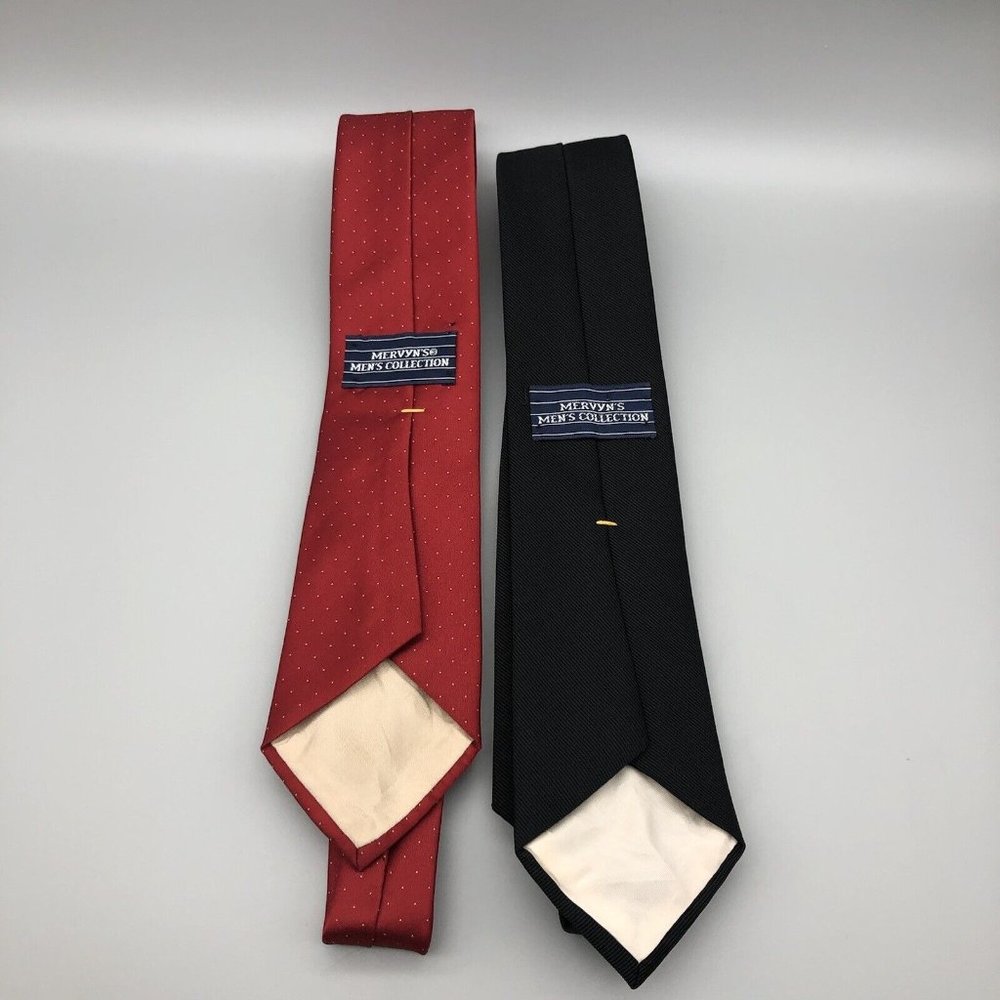 Mervyn’s Men’s Collection Dark Blue & Red w/white Polka Dot Neck Tie 55X3